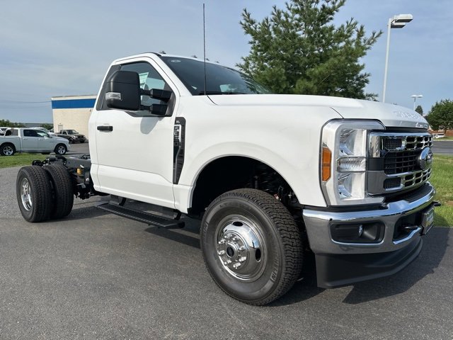 New 2024 Ford F350 XL w/ XL Chrome Package image 3
