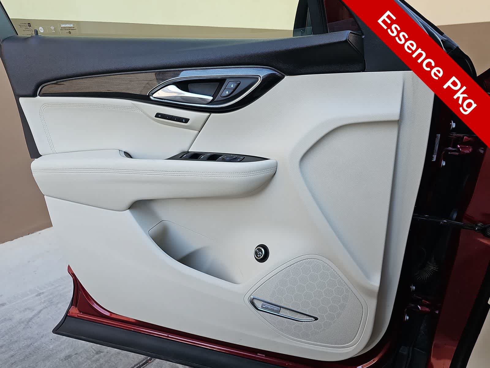 Used 2021 Buick Envision Essence w/ Technology Package I FWD image 28