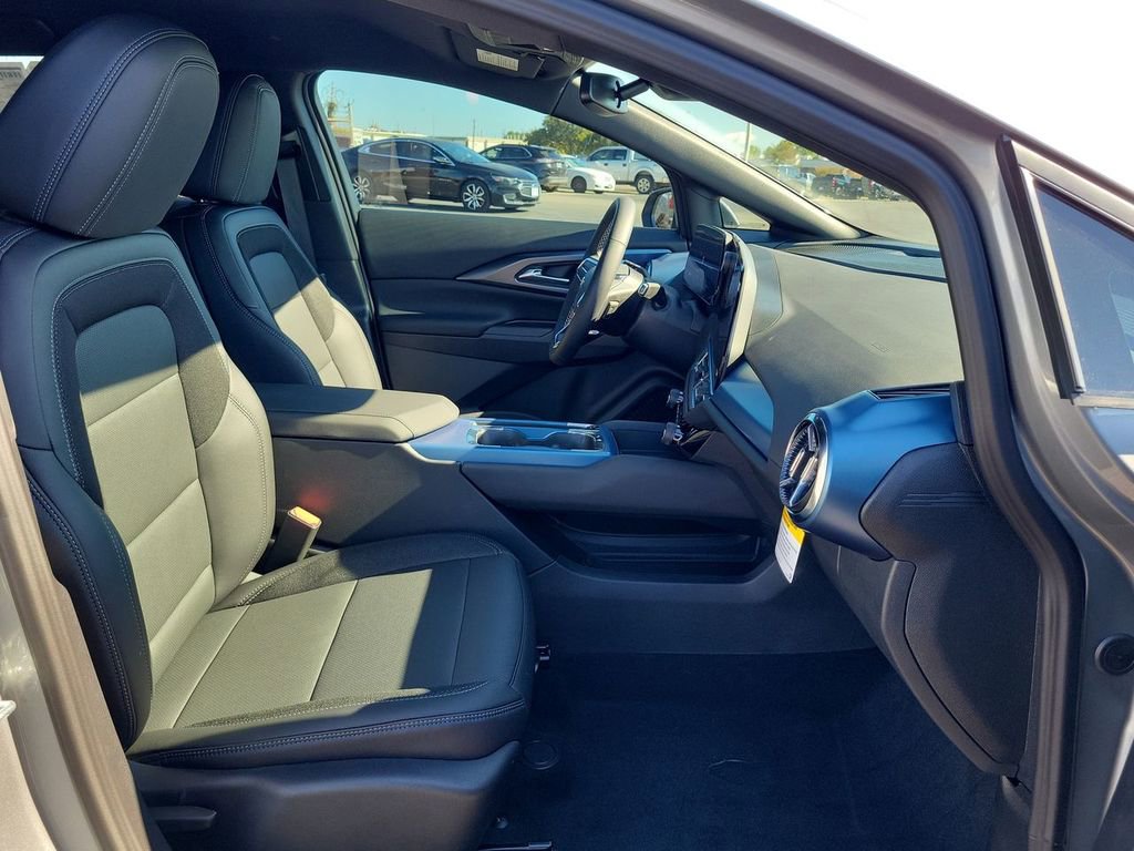 New 2026 Chevrolet Equinox EV LT FWD image 27