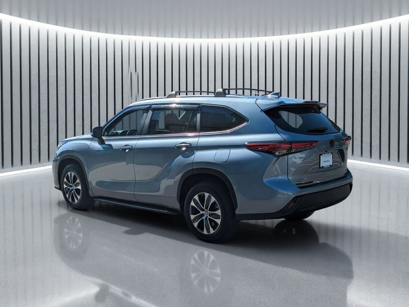 Used 2023 Toyota Highlander XLE FWD image 8