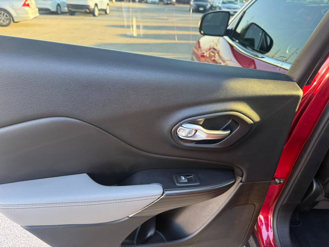 Used 2014 Jeep Cherokee Limited image 15