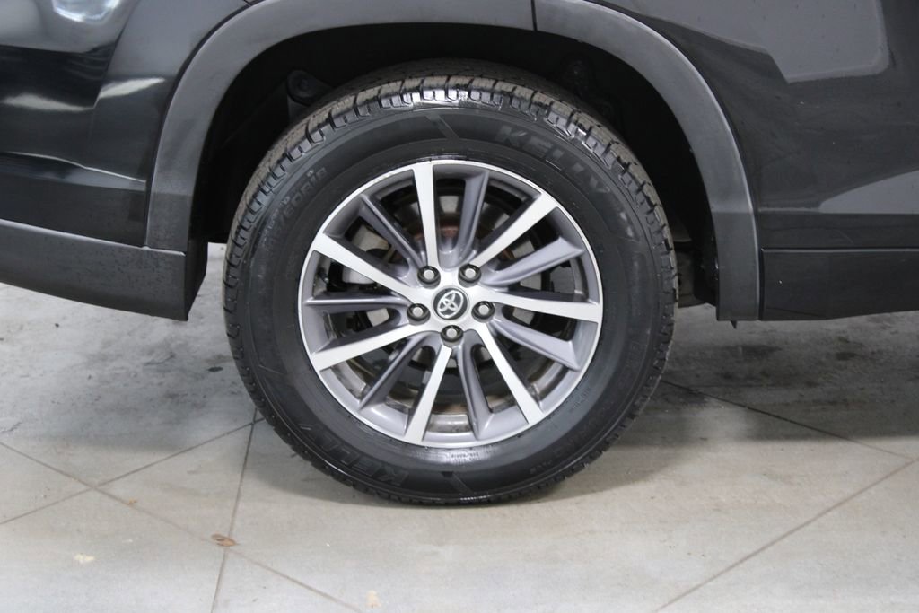 Used 2017 Toyota Highlander XLE image 13