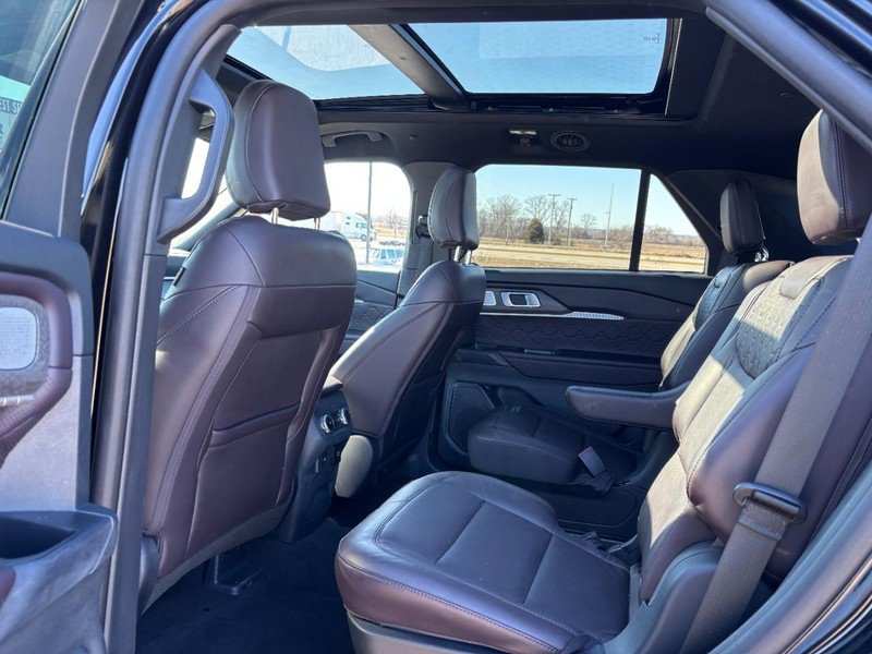 Used 2025 Ford Explorer Platinum w/ LUX Leather Package image 11
