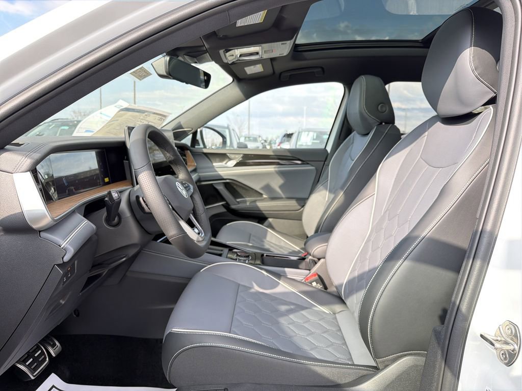 New 2026 Volkswagen Tiguan SEL R-Line image 11