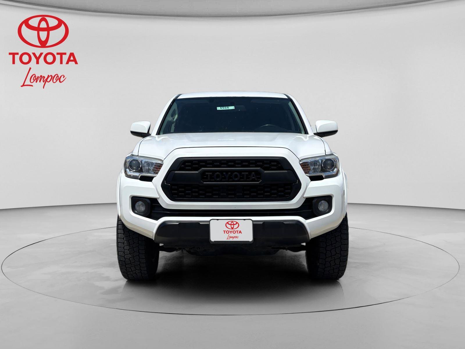 Used 2017 Toyota Tacoma SR5 w/ Tow Package AWD/4WD image 2