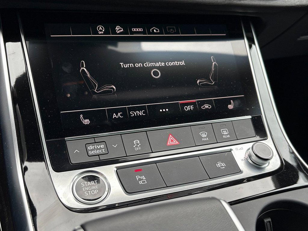 Used 2023 Audi Q8 Premium image 29