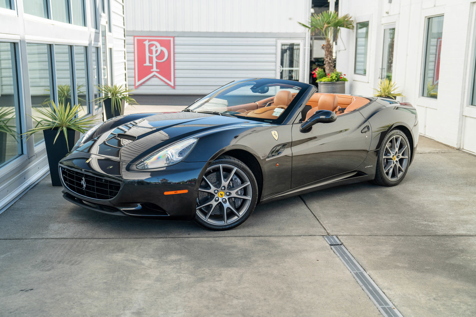 Used 2013 Ferrari California image 2