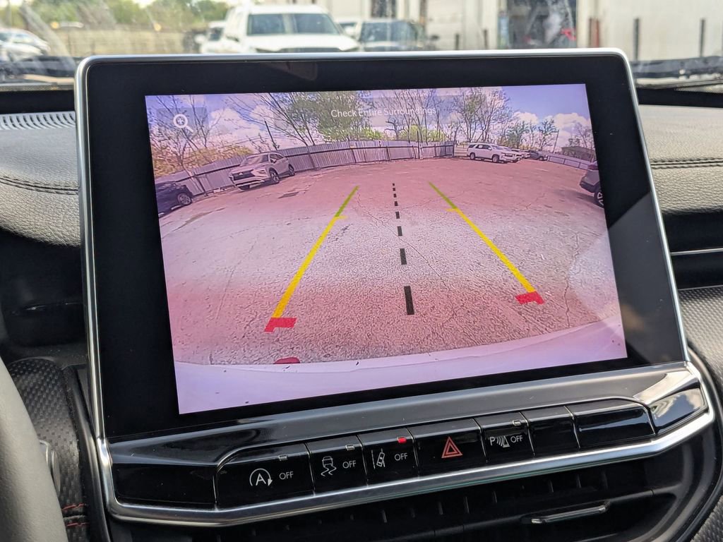 Used 2025 Jeep Compass Trailhawk image 18