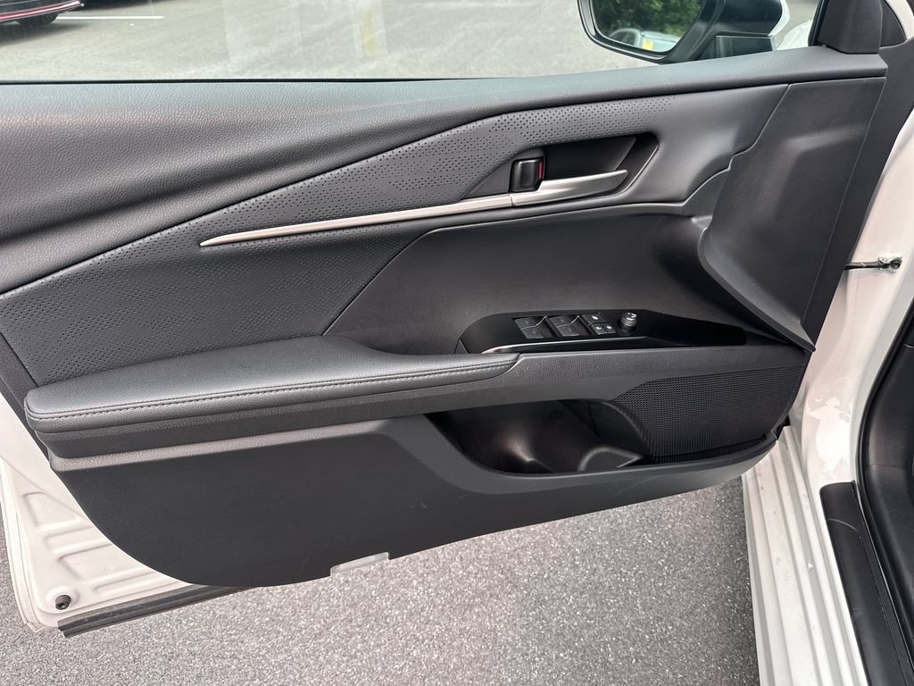 Used 2025 Toyota Camry XSE FWD image 21