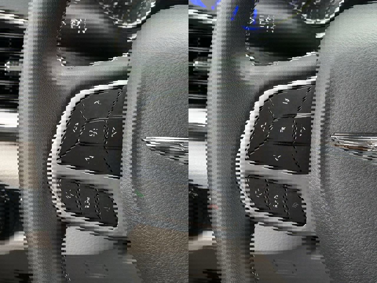 Used 2023 Chrysler Pacifica Touring-L FWD image 12