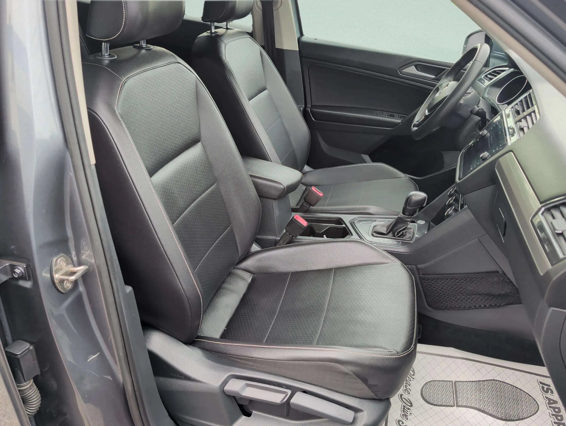 Used 2021 Volkswagen Tiguan SE FWD image 29