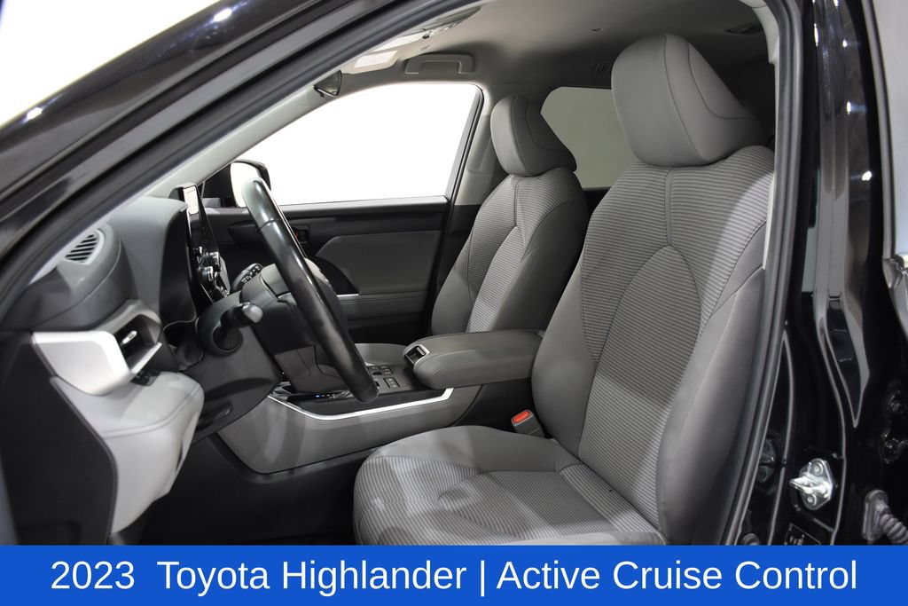 Used 2023 Toyota Highlander LE AWD/4WD image 21
