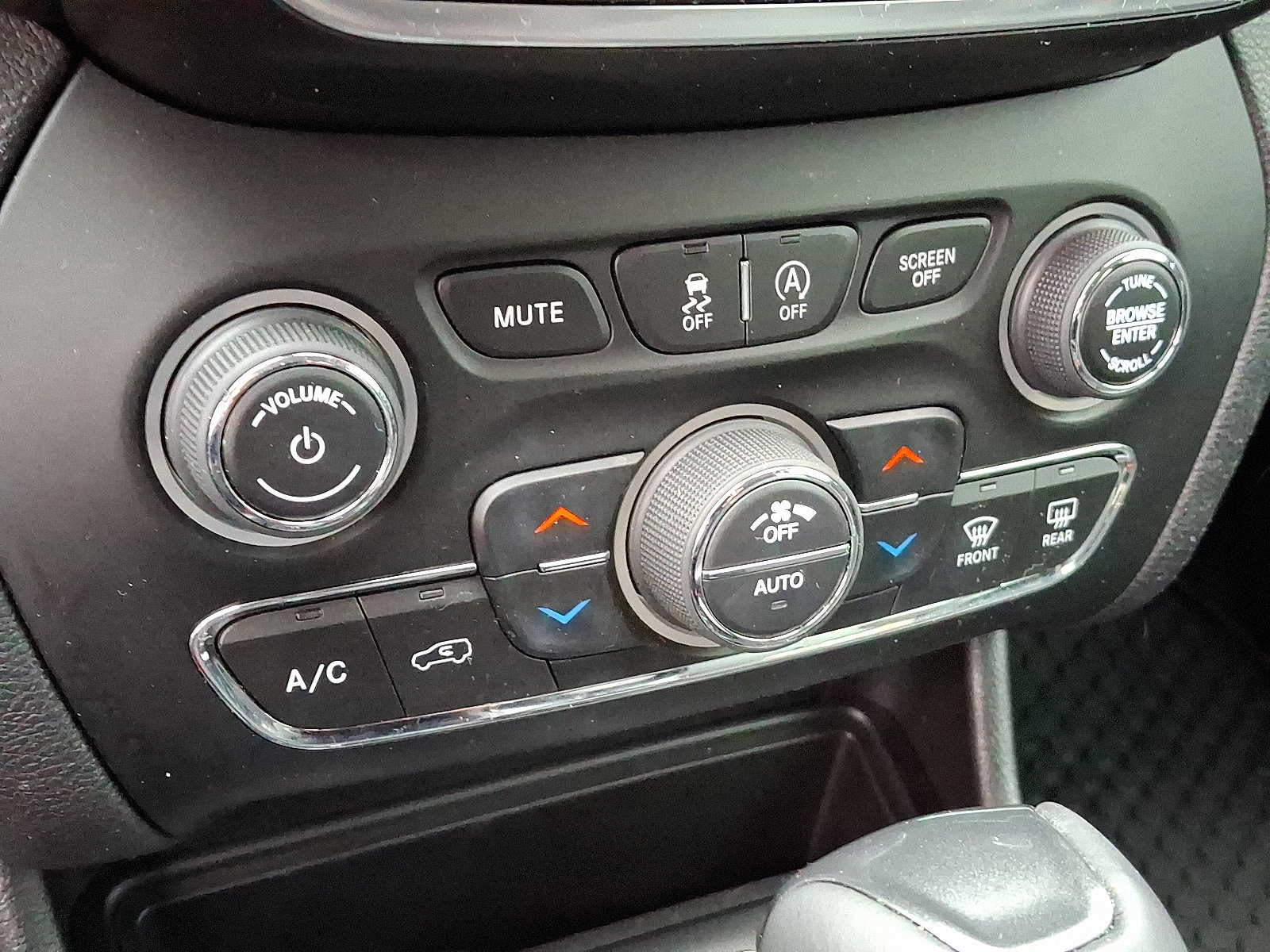 Certified 2020 Jeep Cherokee Trailhawk w/ Cold Weather Group AWD/4WD image 16