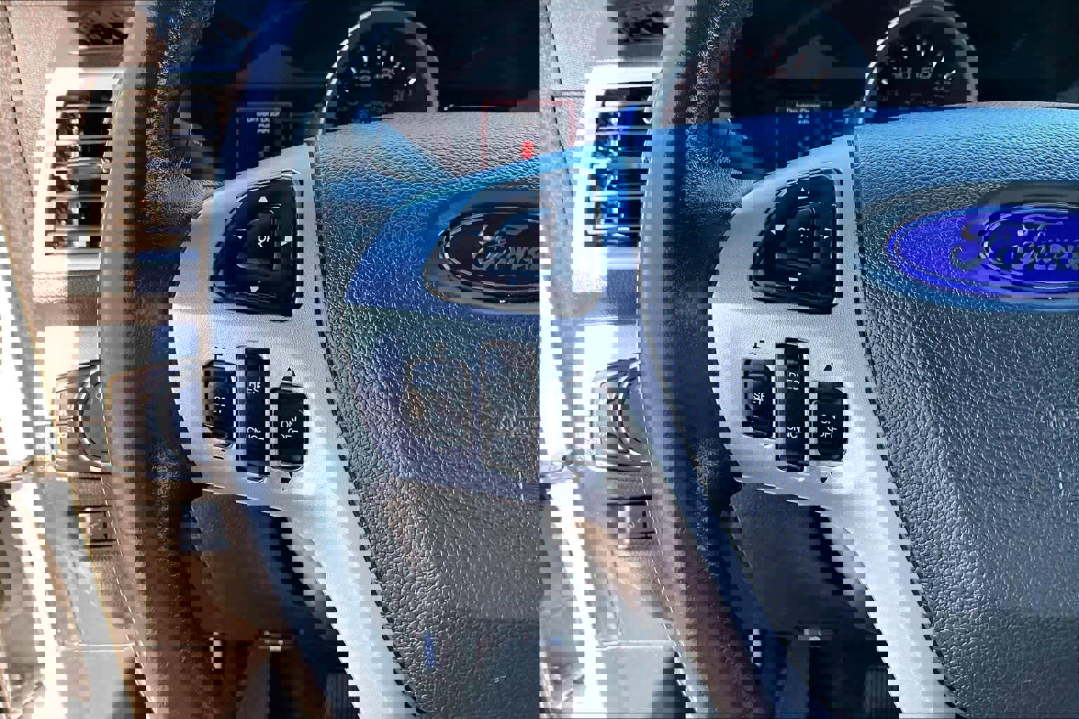 Used 2015 Ford Explorer XLT w/ Equipment Group 202A image 21