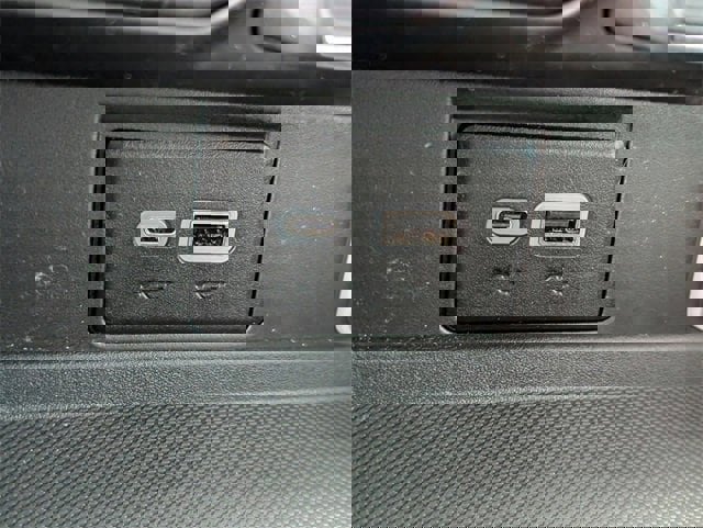 Used 2024 GMC Yukon SLT w/ SLT Luxury Package image 17