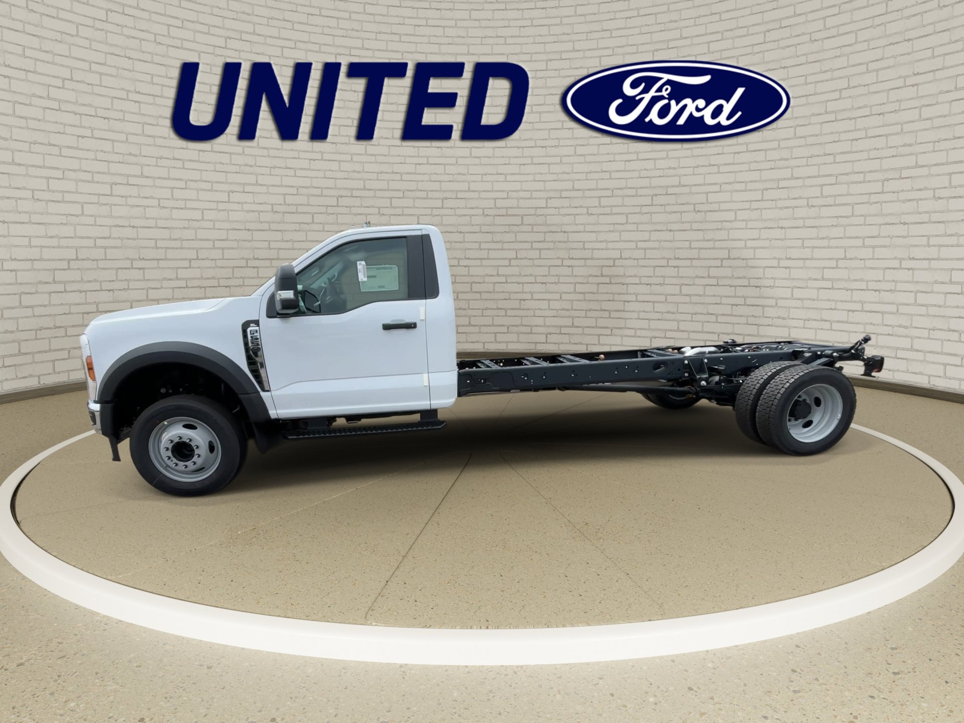 New 2026 Ford F550 2WD Regular Cab Super Duty image 5