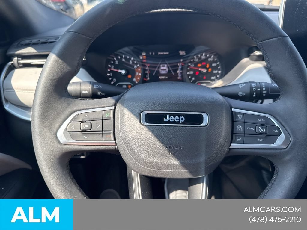 Used 2025 Jeep Compass Limited AWD/4WD image 13