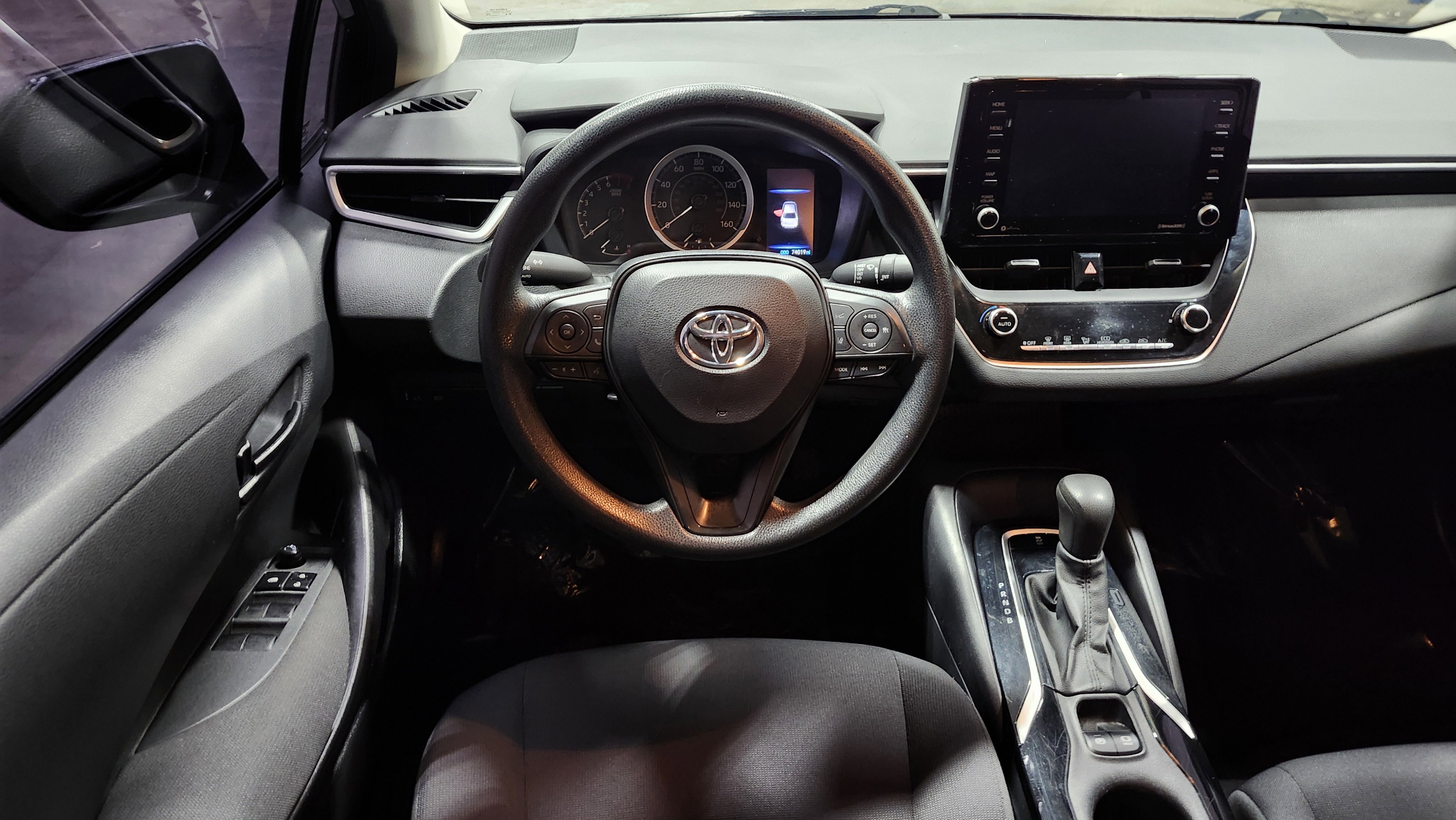 Used 2022 Toyota Corolla LE image 23