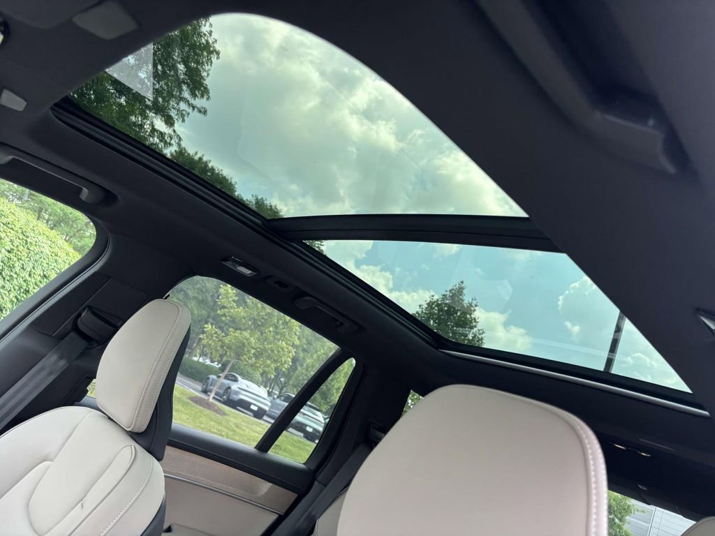 New 2026 Volvo XC90 T8 Plus w/ Protection Package Premier image 26