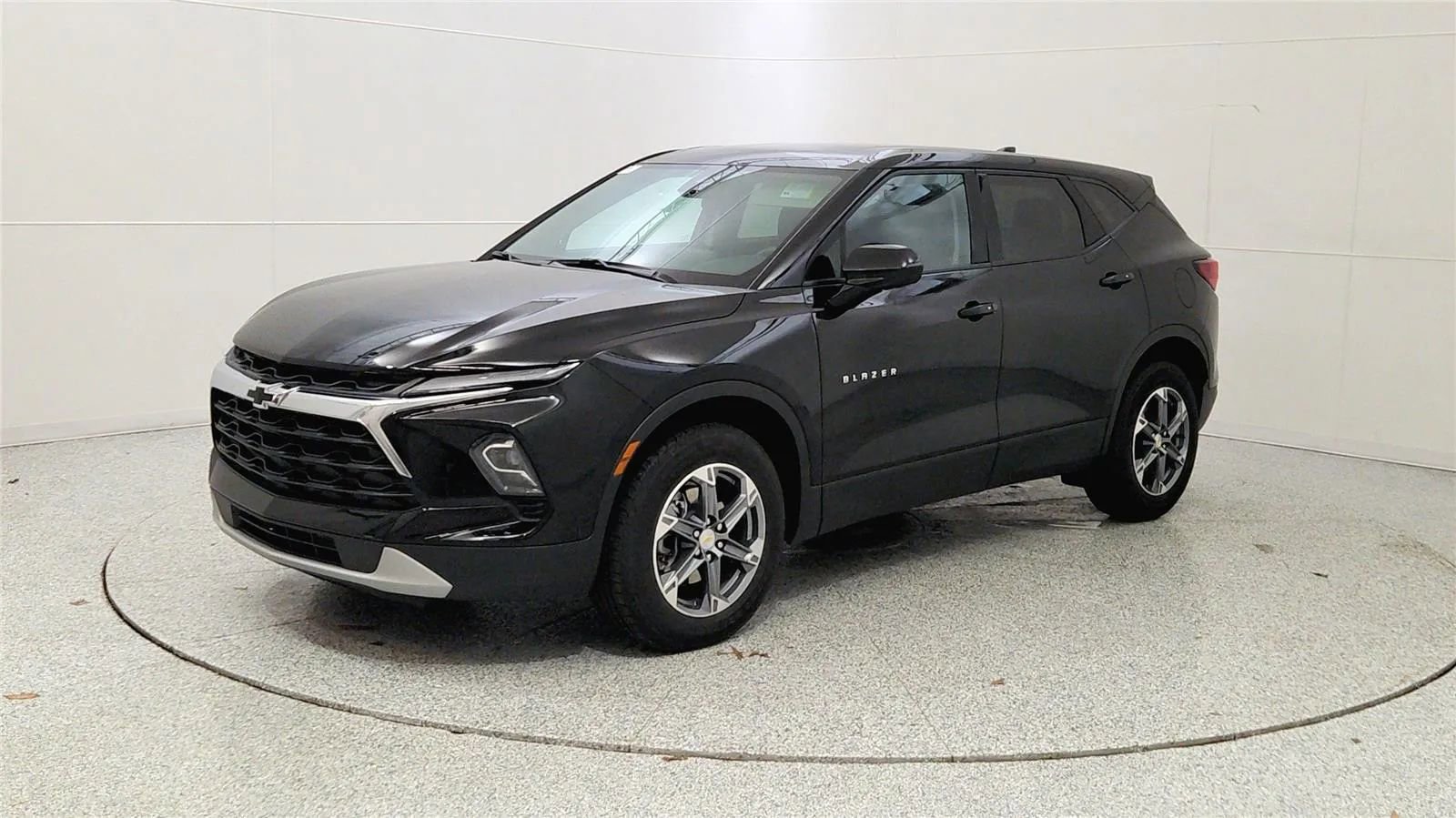 Used 2023 Chevrolet Blazer LT image 3