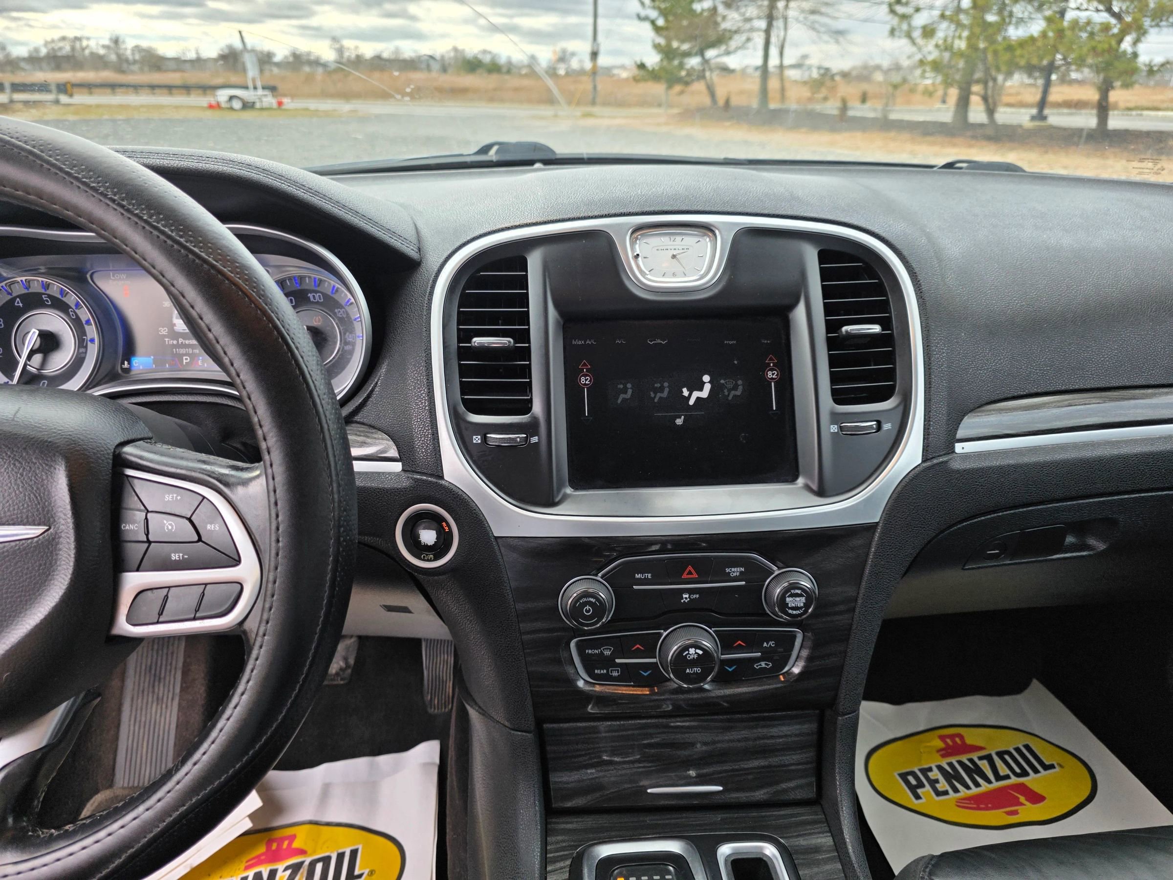 Used 2018 Chrysler 300 Touring L RWD image 11