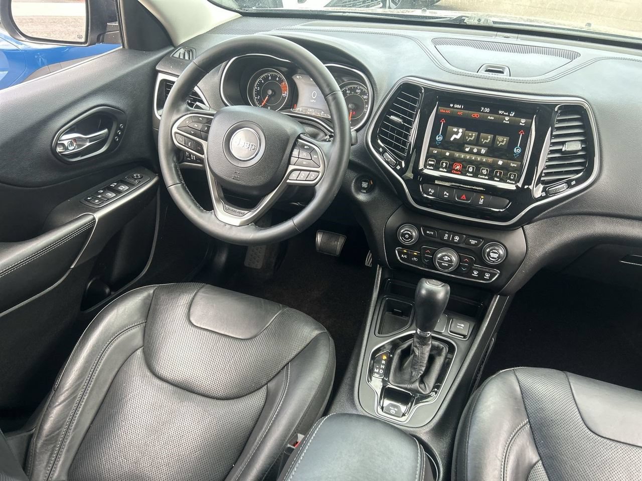 Used 2019 Jeep Cherokee Limited w/ Luxury Group FWD image 11