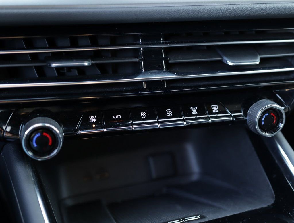 Used 2025 Chevrolet Traverse LT image 18