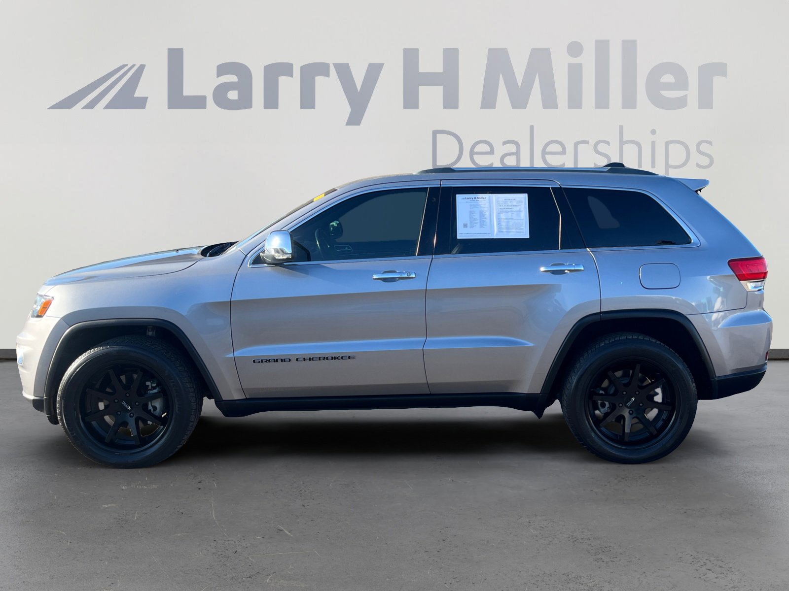 Used 2019 Jeep Grand Cherokee Limited w/ Trailer Tow Group IV image 2