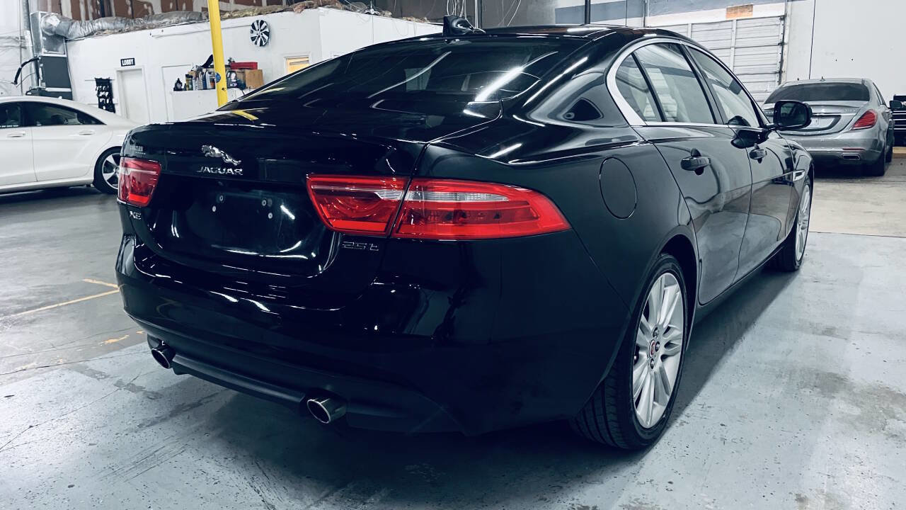 Used 2019 Jaguar XE Prestige image 9
