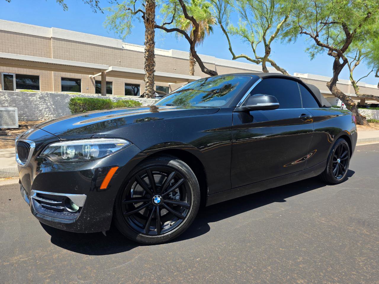 Used 2020 BMW 230i Convertible w/ Premium Package RWD image 2