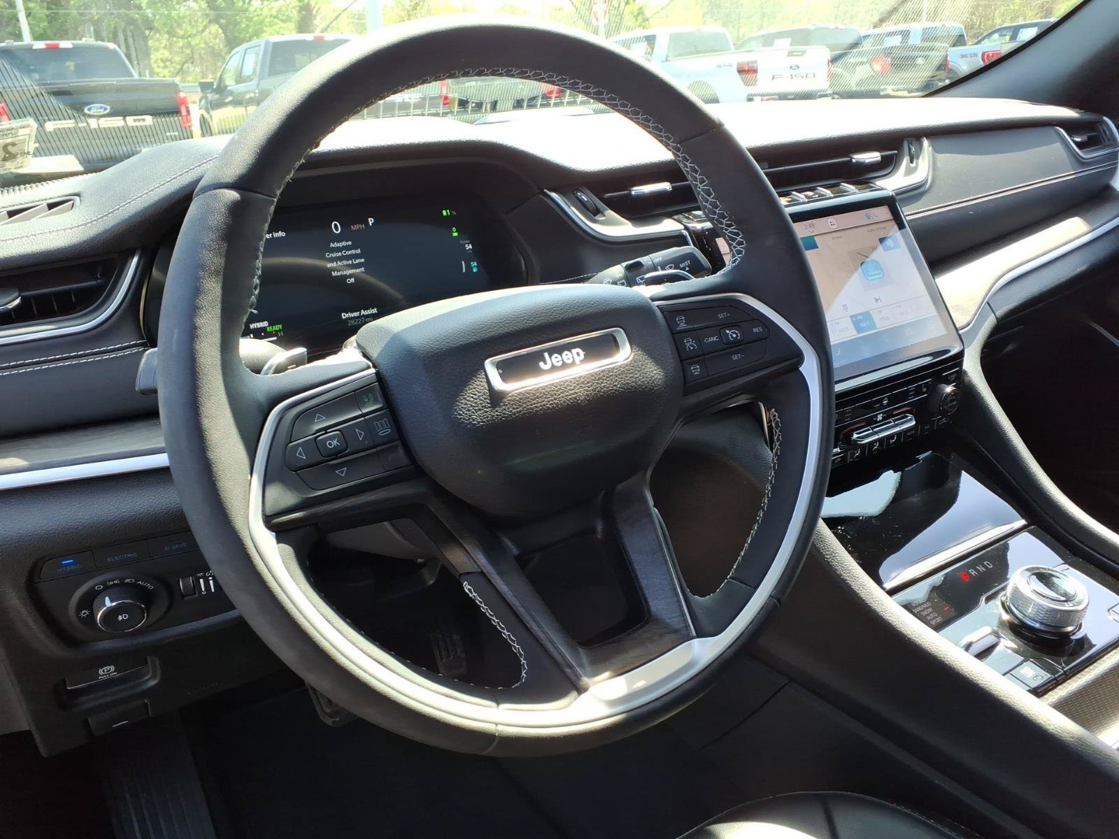 Used 2024 Jeep Grand Cherokee Limited 4xe AWD/4WD image 5