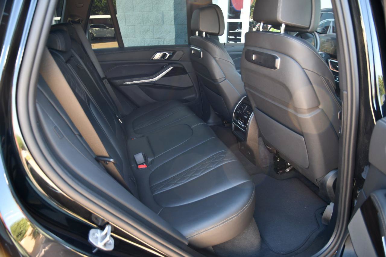 Used 2025 BMW X5 xDrive50e AWD/4WD image 30