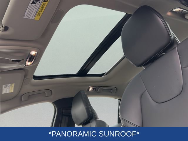 Used 2022 Volvo S60 B5 Inscription image 12