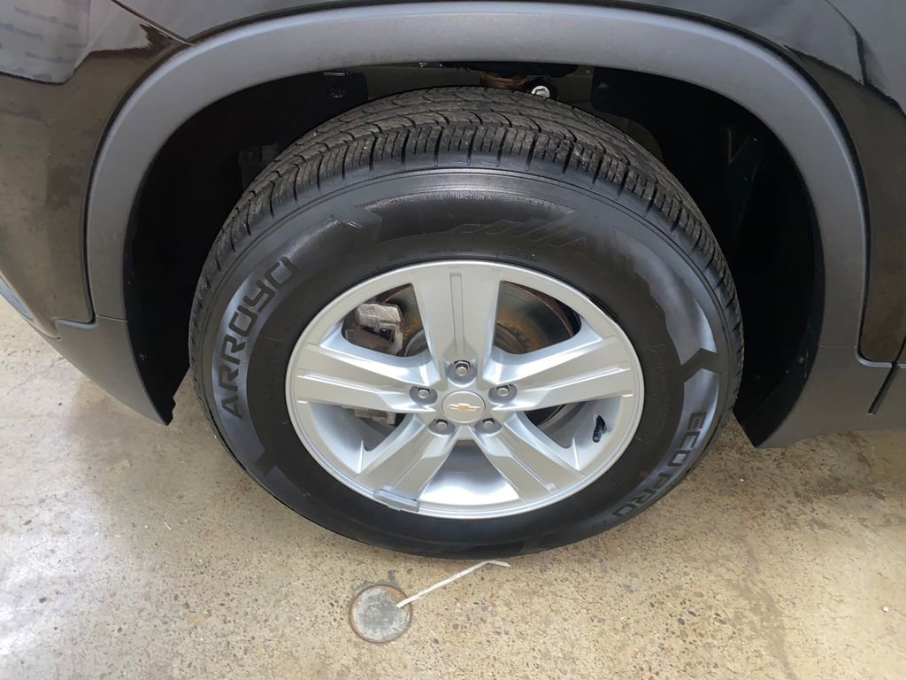 Used 2022 Chevrolet Trax LS w/ Tint and Cruise Package AWD/4WD image 16