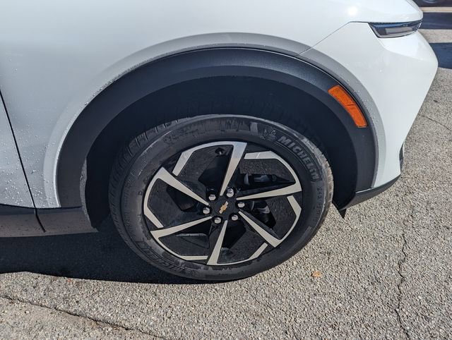 New 2026 Chevrolet Equinox EV LT image 18