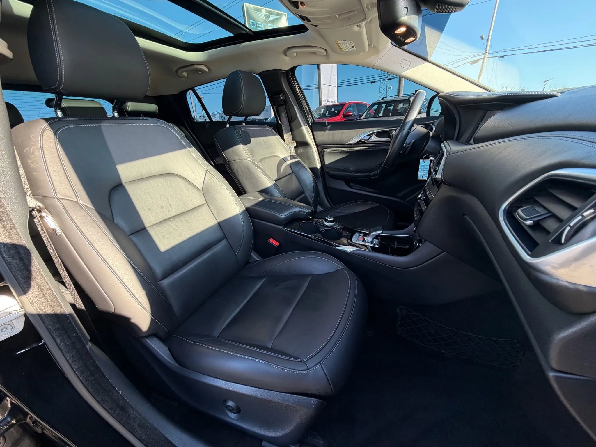 Used 2018 INFINITI QX30 Premium w/ Navigation Package image 13