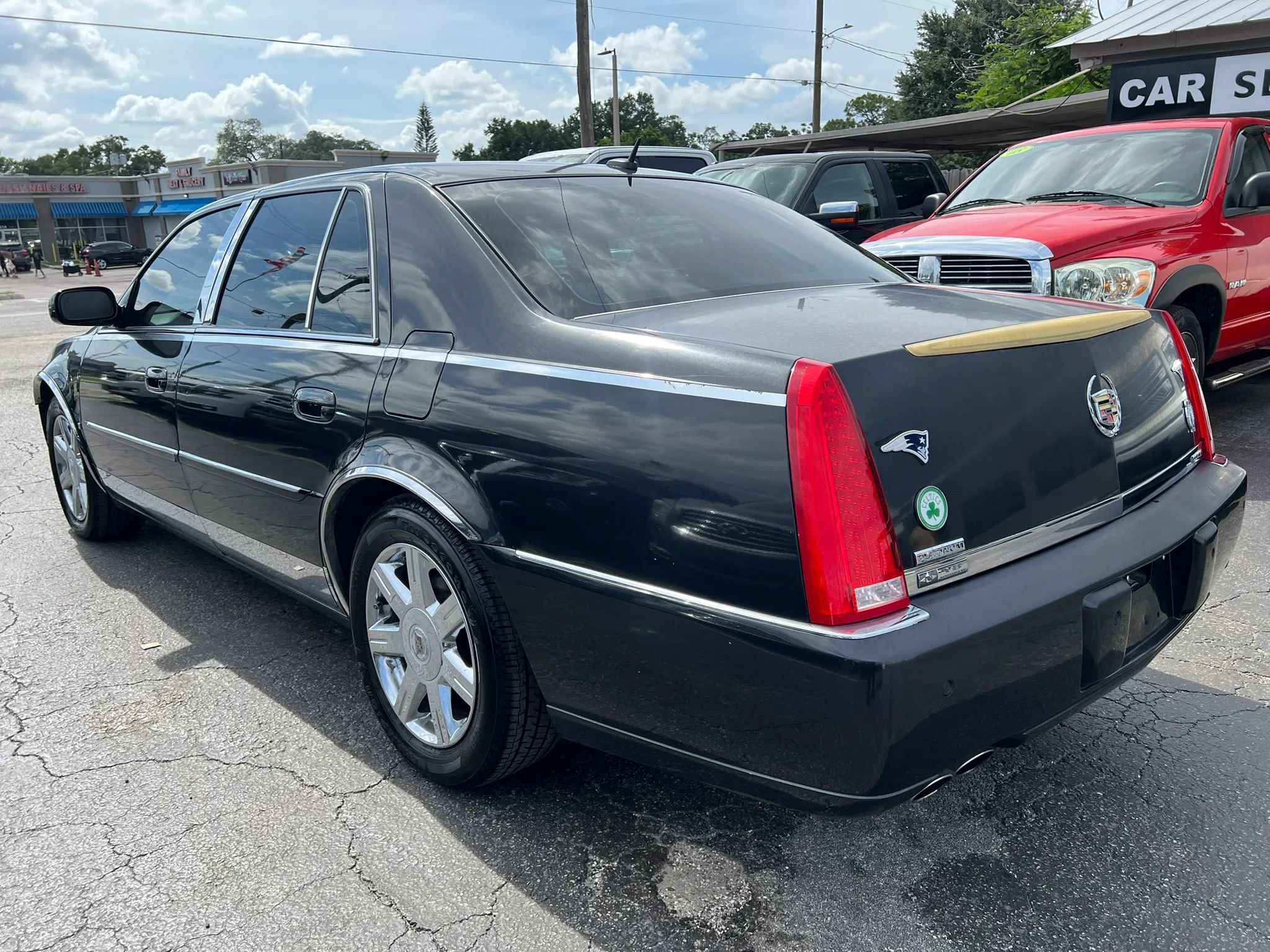 Used 2007 Cadillac DTS Luxury I w/ Sun And Navigation Package FWD image 7