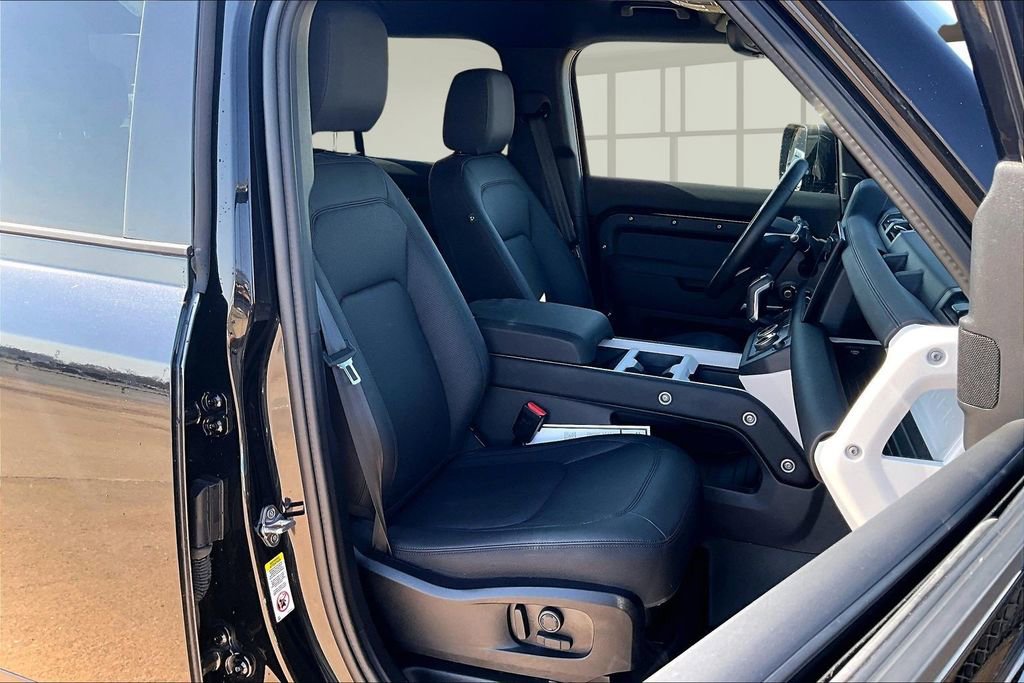 Used 2025 Land Rover Defender 110 S image 7