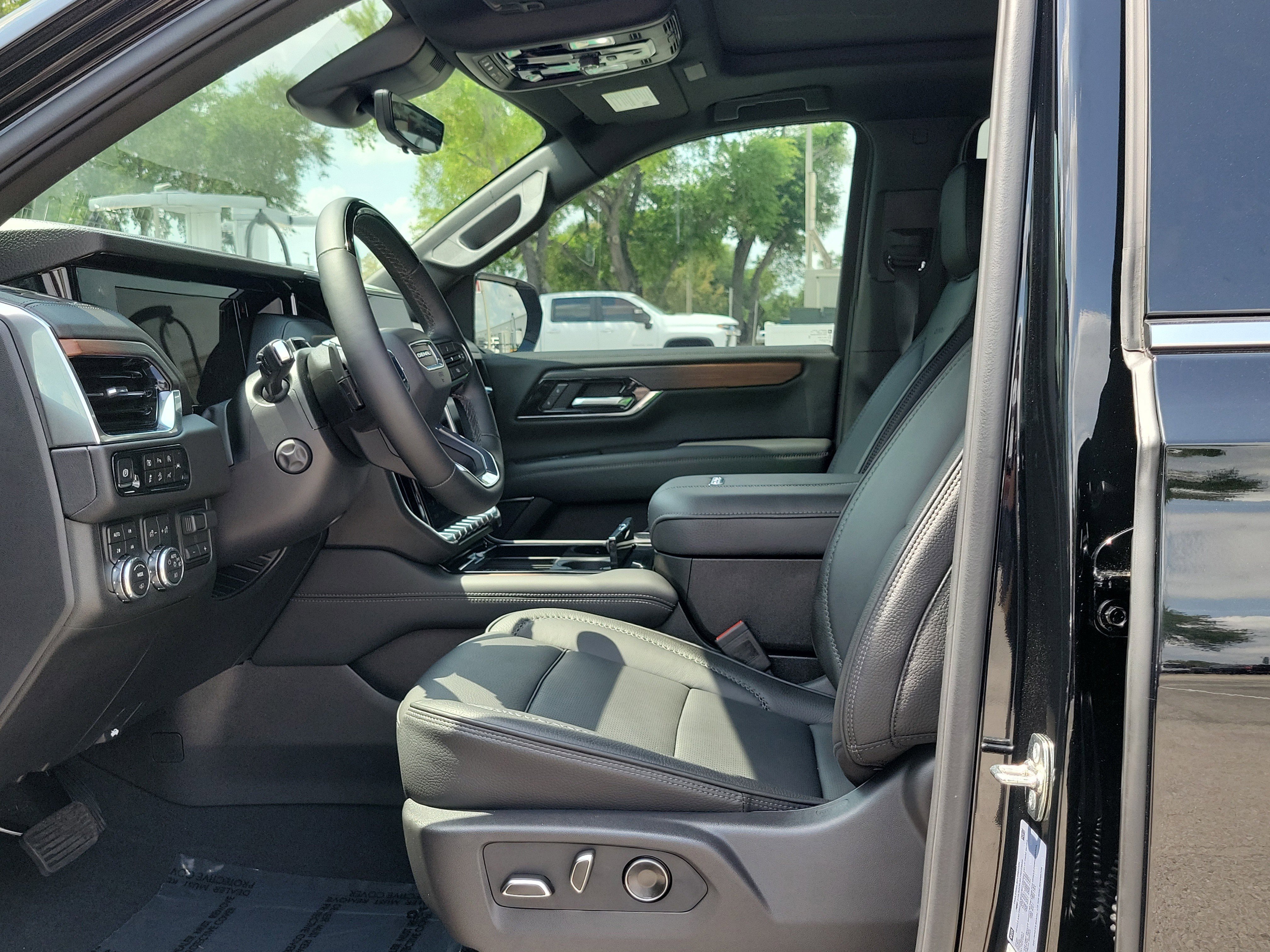 Used 2026 GMC Yukon Denali w/ Denali Reserve Package image 22