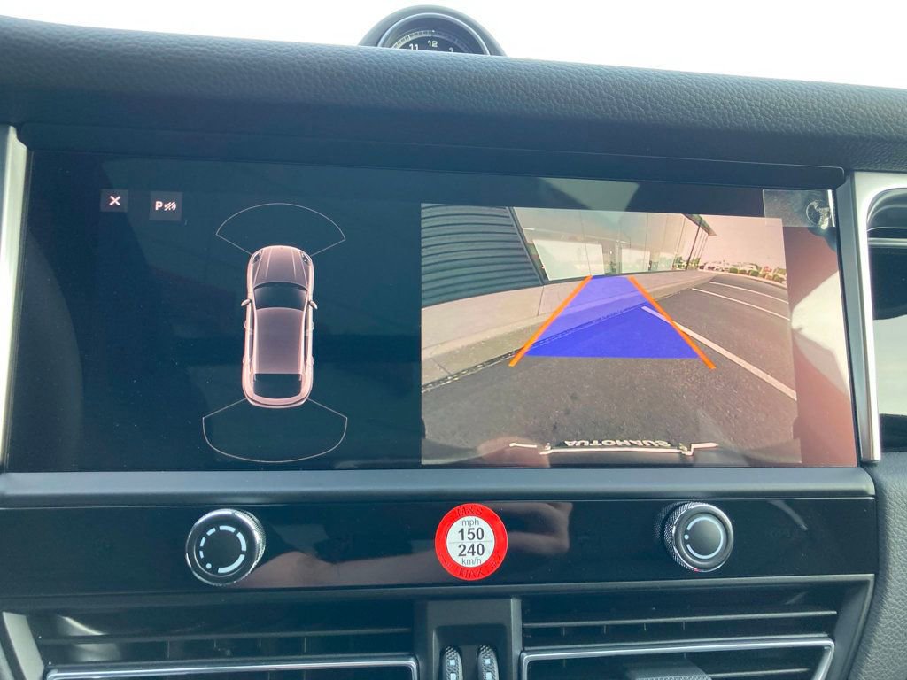 Used 2024 Porsche Macan image 25