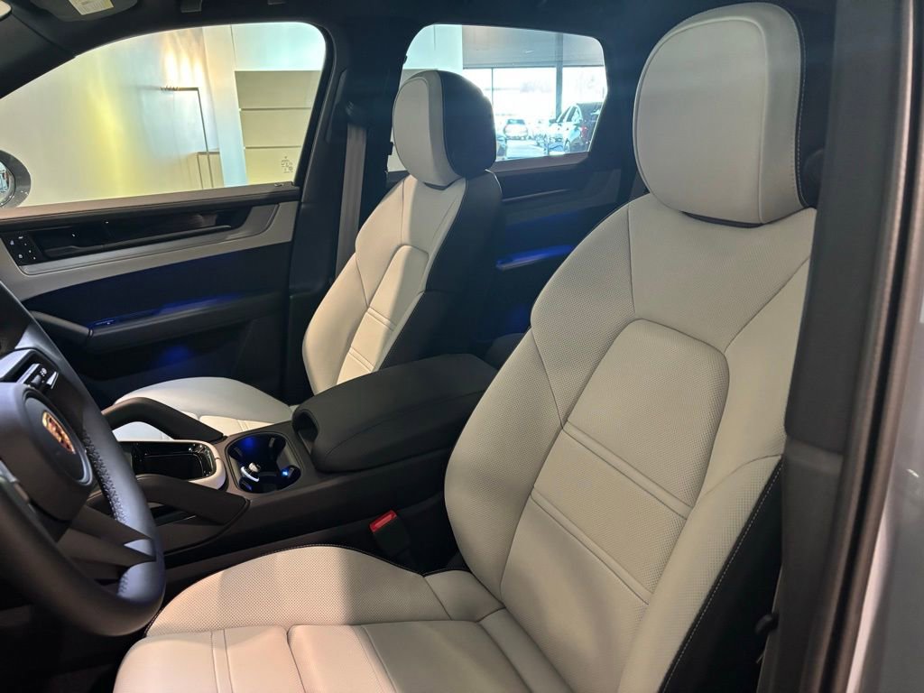 Certified 2025 Porsche Cayenne AWD/4WD image 5