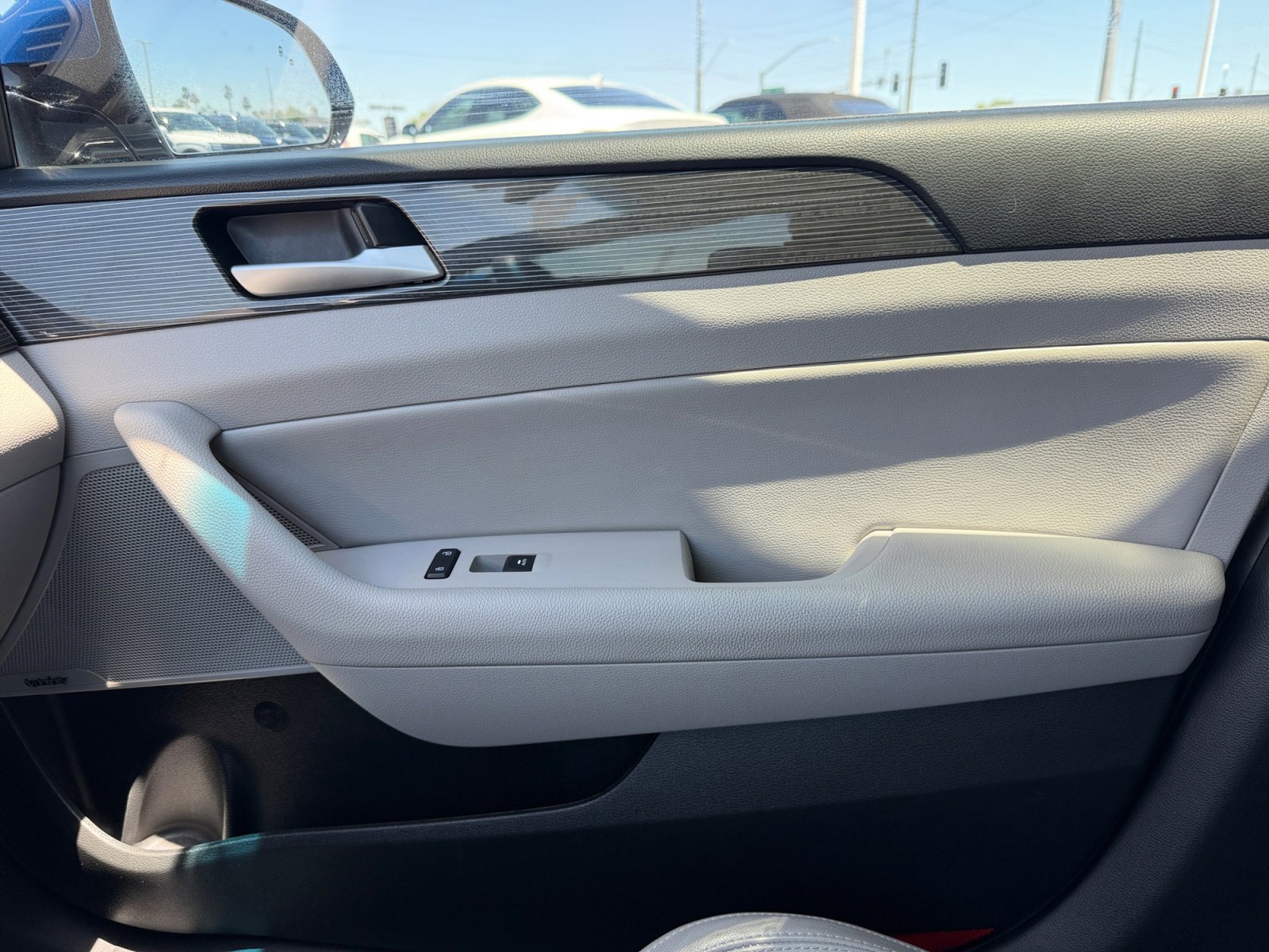 Used 2018 Hyundai Sonata Limited w/ Limited Ultimate Package 03 FWD image 16
