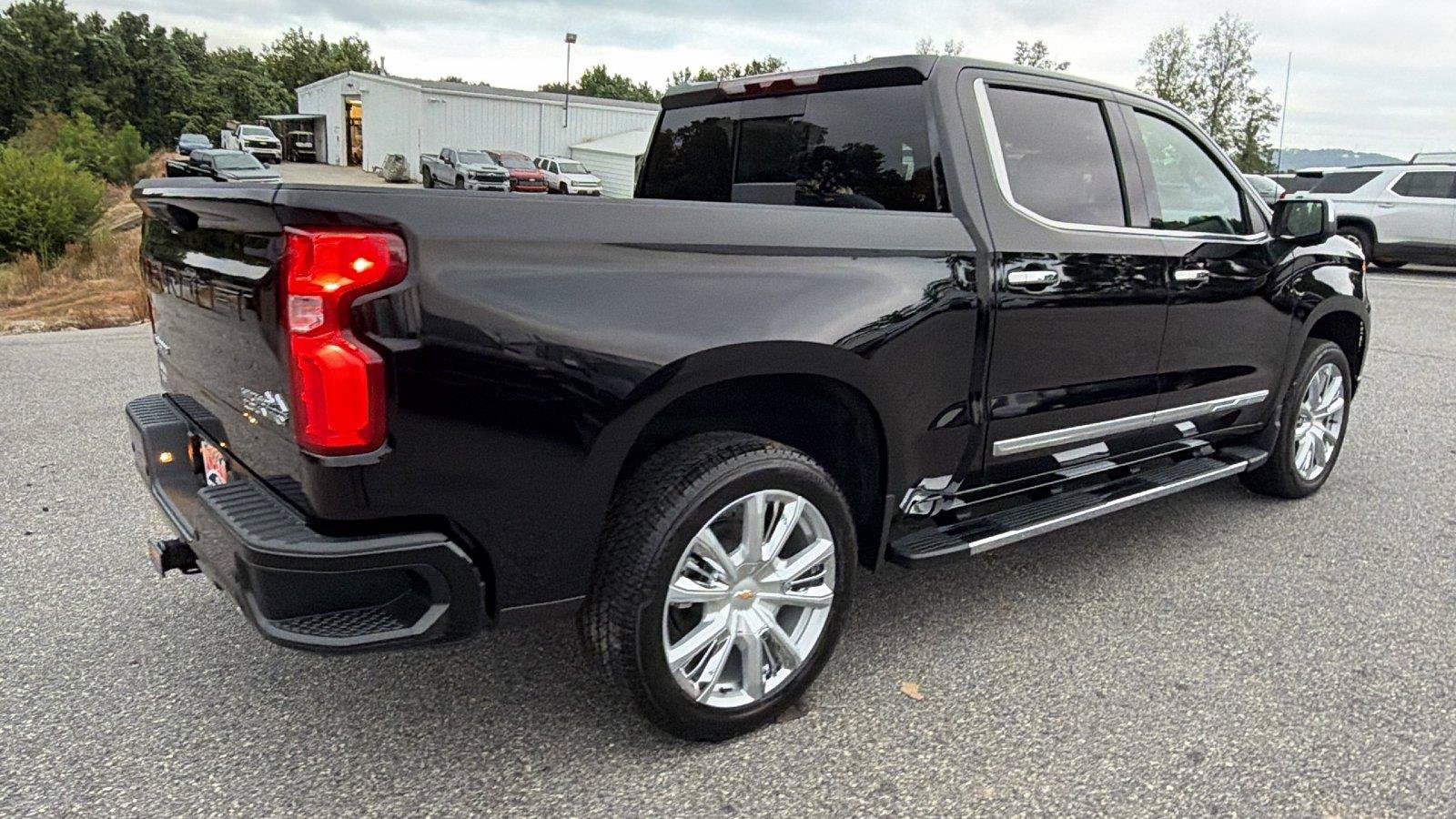 New 2026 Chevrolet Silverado 1500 High Country w/ High Country Premium Package AWD/4WD image 9