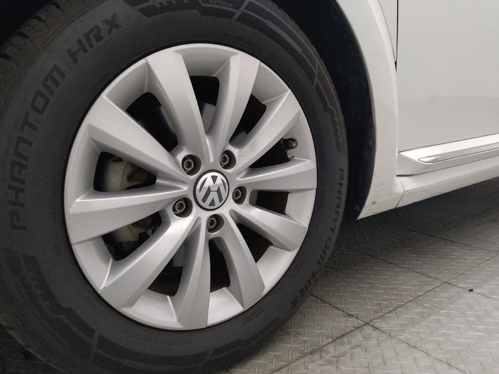 Used 2019 Volkswagen Beetle 2.0T S FWD image 31