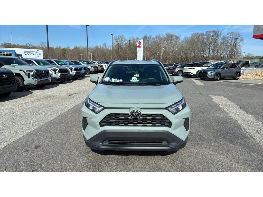 Used 2022 Toyota RAV4 XLE w/ Convenience Package image 2