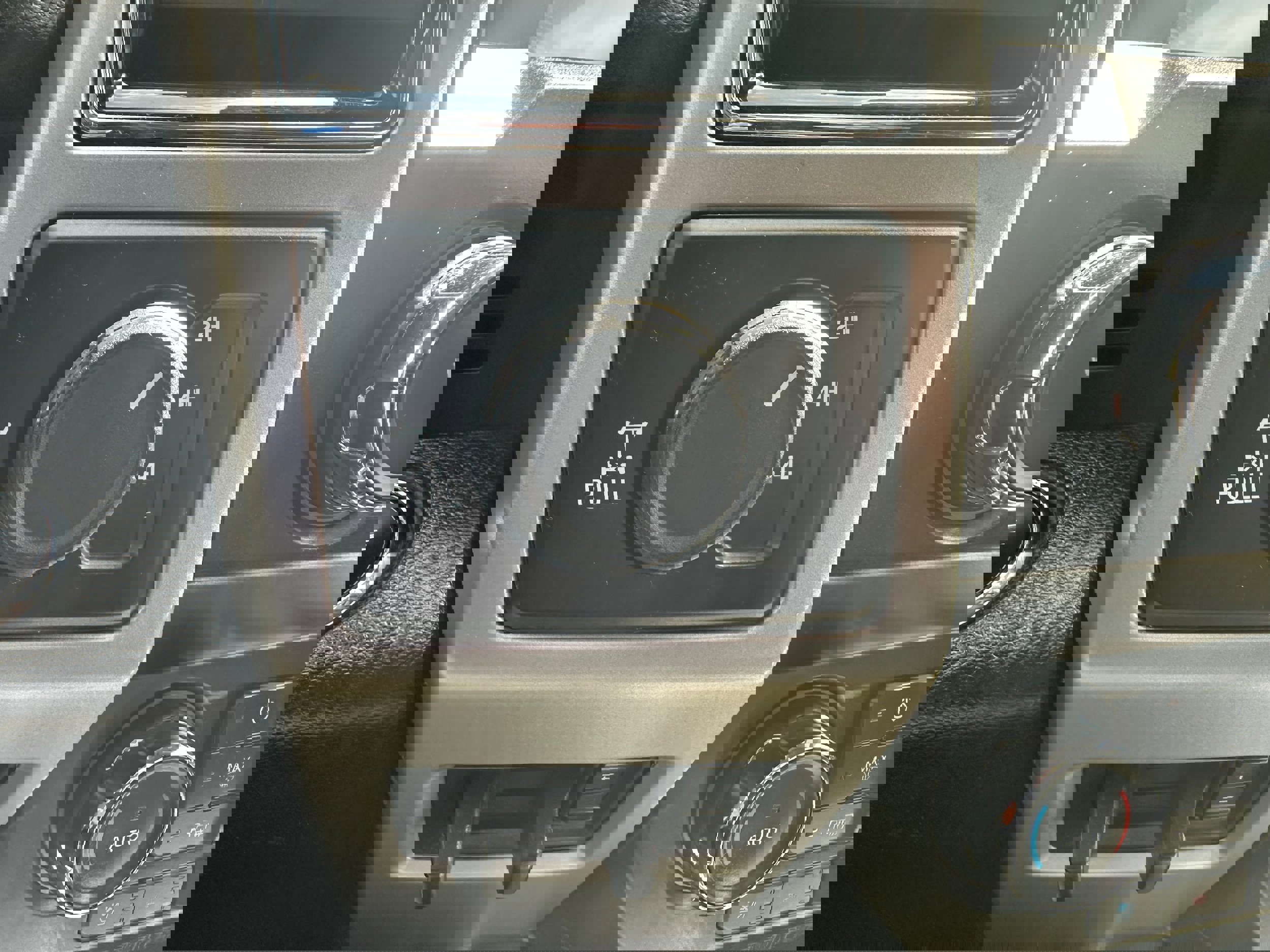 Used 2020 Ford F350 Lariat AWD/4WD image 23