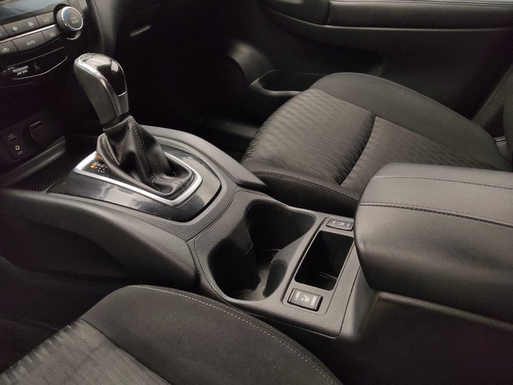 Used 2017 Nissan Rogue SV w/ SV Premium Package image 26