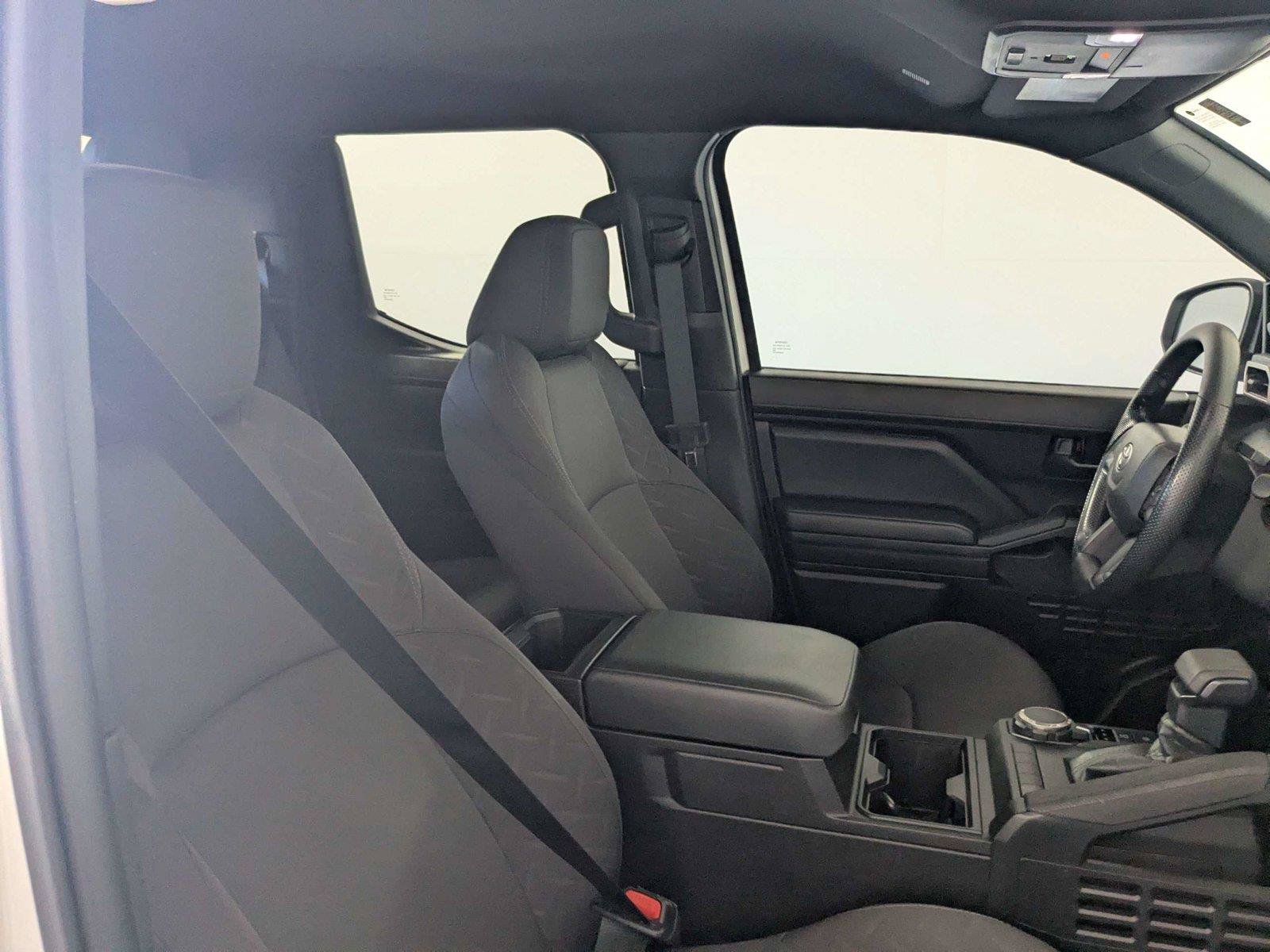 Used 2025 Toyota Tacoma SR AWD/4WD image 32