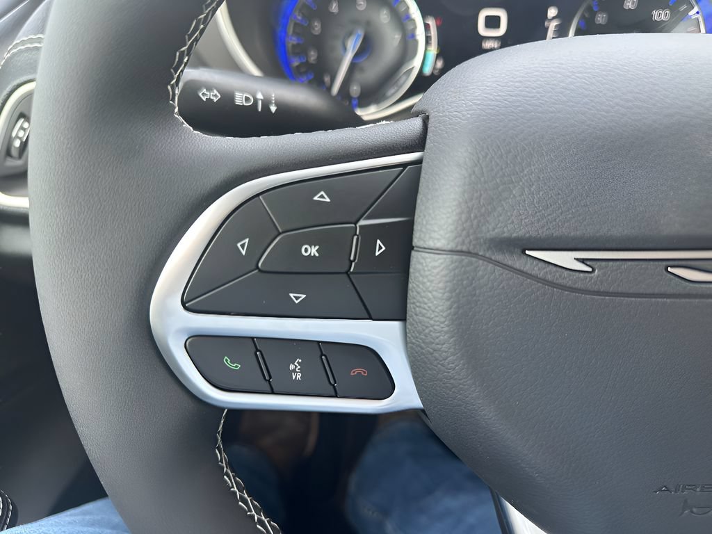 New 2027 Chrysler Pacifica Select FWD image 28