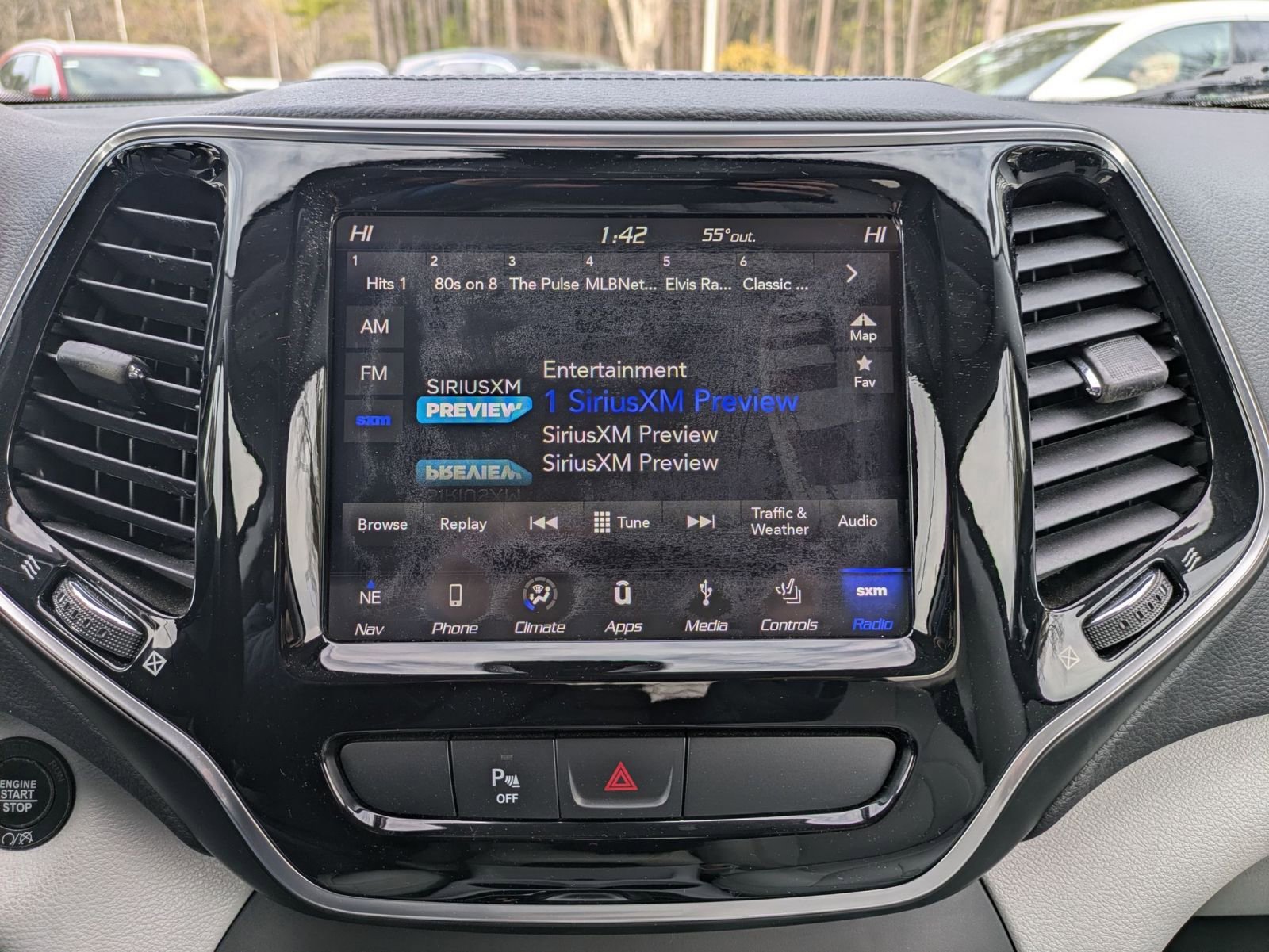 Used 2019 Jeep Cherokee Limited image 12